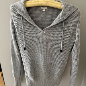 Light grey pull-over sweater